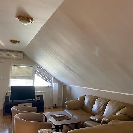 Ana Apartment Dobanovci